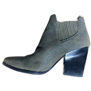 Stunning suede booties Donald J Pliner VALE  size 8M
